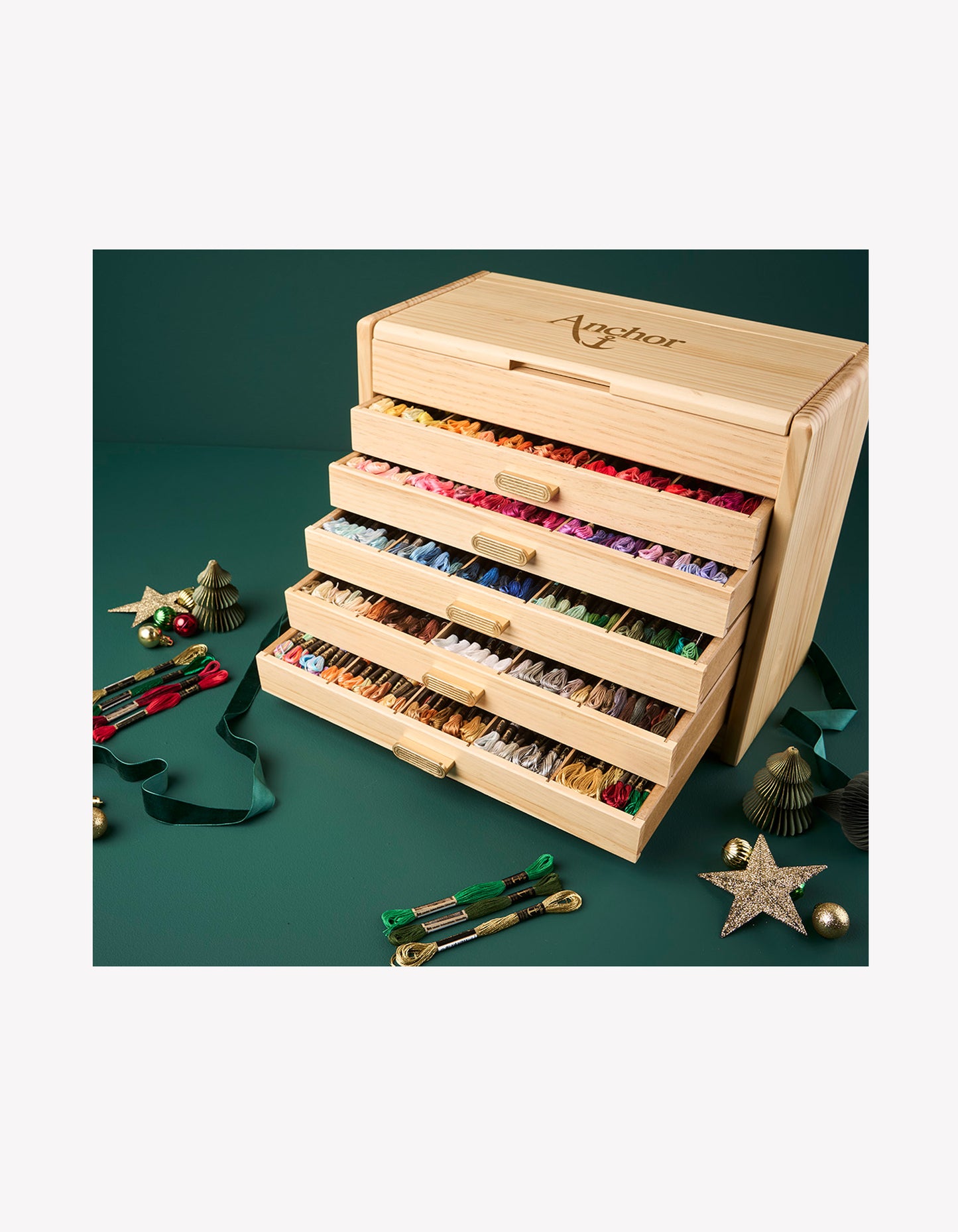 <tc>Gran Cofre de Madera Anchor
con 489 madejas</tc>