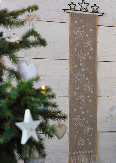 0022109-00000-08 Anchor Winter Dreams Wall hanging with stars.jpg