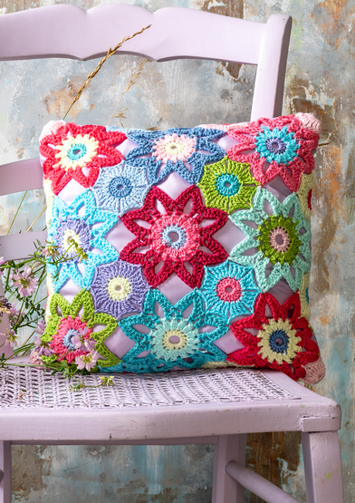 0022420-00001-05 Cool flower patchwork cushion EN A4.jpg