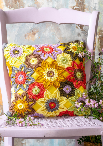 0022420-00001-06 Cozy flower patchwork cushion_A4.jpg